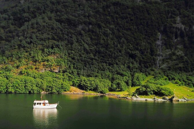 Private Fjordcruise Bergen - Mostraumen by Classic Yacht