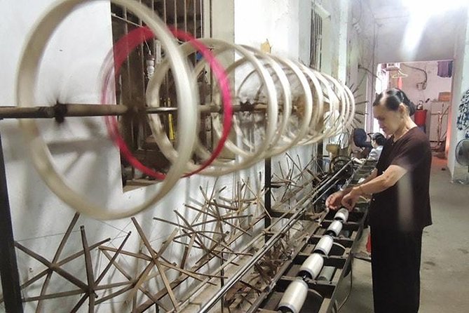 Private Full-Day Tour: Hanoi-Thay Pagoda-Tay Phuong Pagoda-Van Phuc Silk Village - Itinerary Overview