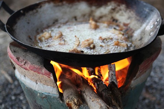 Private Market Tour and Northern Thai Cooking Lesson With a Local