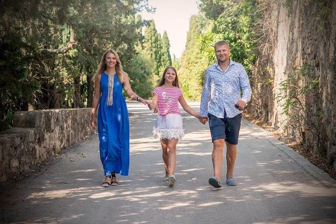 Private Photo Session With a Local Photographer in Tarragona