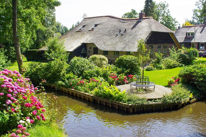 Private Self Guided Walking Tour in Giethoorn With Your Phone