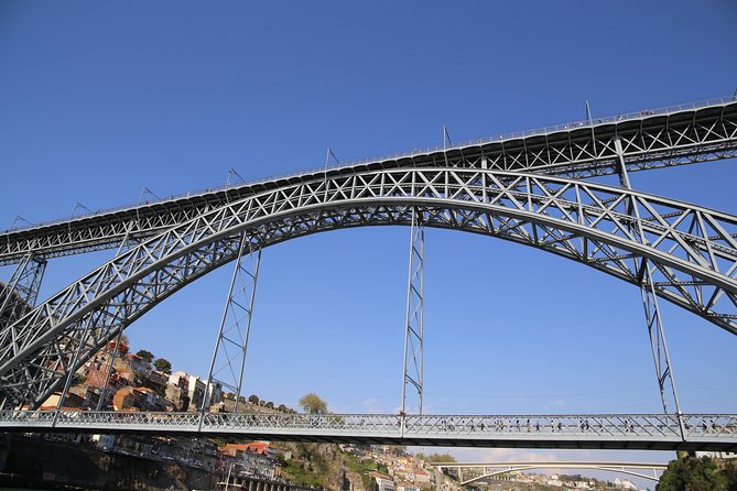 Private Tour in the Douro (1 to 4 People) in a Boat Just for You