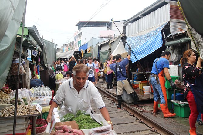 Private Tour: Maeklong Railway Market and Damnoen Saduak Floating Market - Tour Details