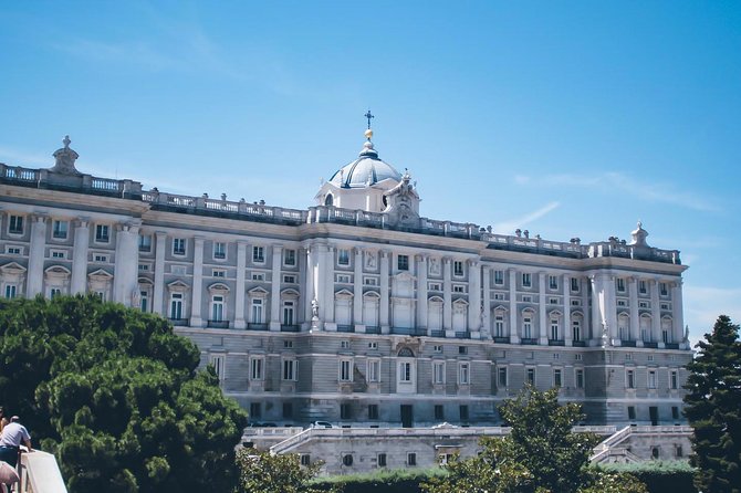 Private Tour of the Royal Palace, Private Guide, Fast Entrance and Pick up at the Hotel.