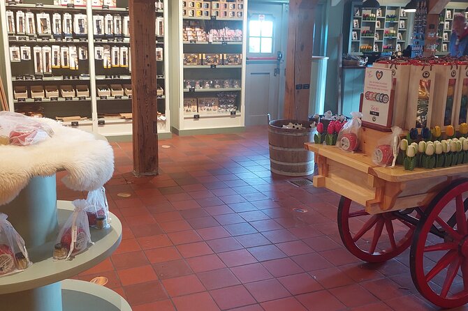 Private Tour Zaanse Schans Windmills, Volendam & Marken - Tour Highlights