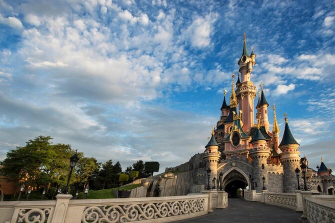 Private Transfer: Disneyland Park or Hotel to Paris in Luxury Van