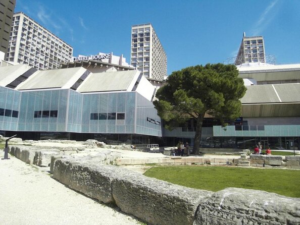 Private Transfer: MRS Airport to Marseille in Luxury Van