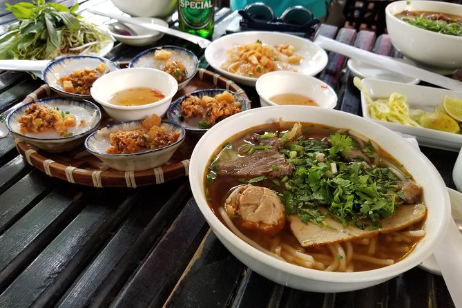 PRIVATE Walking STREET FOOD With GIRLPOWER Locals - Inclusions