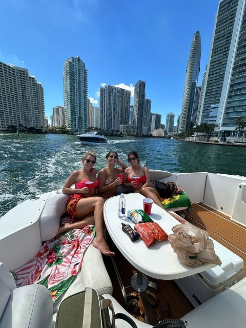 Private Yacht Rentals 4h Champagne Gift - Good To Know