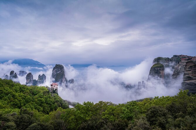Rail Tour From Thessaloniki to Meteora 3 Days - 2 Nights - Day 1: Exploring Meteora