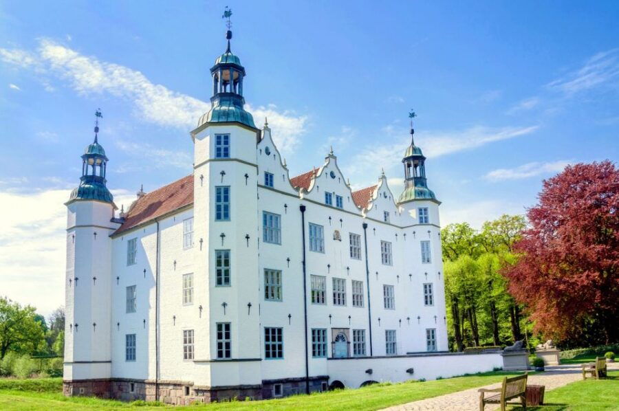 Reinbek Castle & Ahrensburg Palace Trip by Car From Hamburg - Good To Know