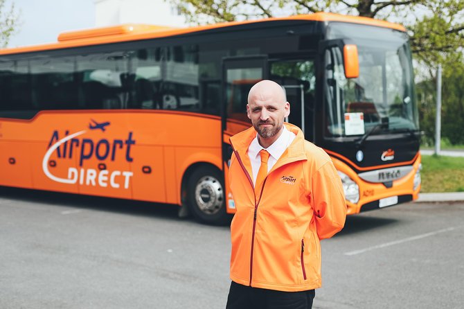 Return Economy Airport Transfer - Keflavik Airport to Accommodation or Bus Stop