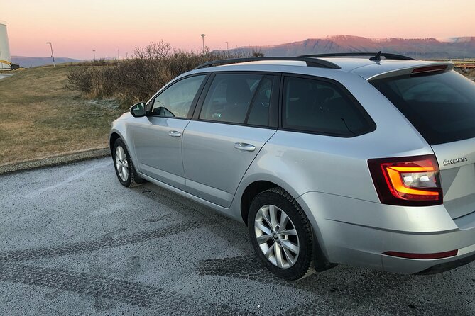 Reykjavik: Private Airport Transfer to Keflavik