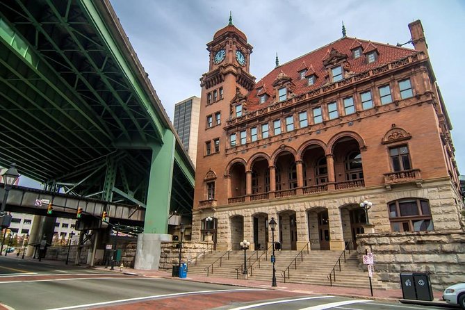 Richmond Scavenger Hunt: City Center Spectacles