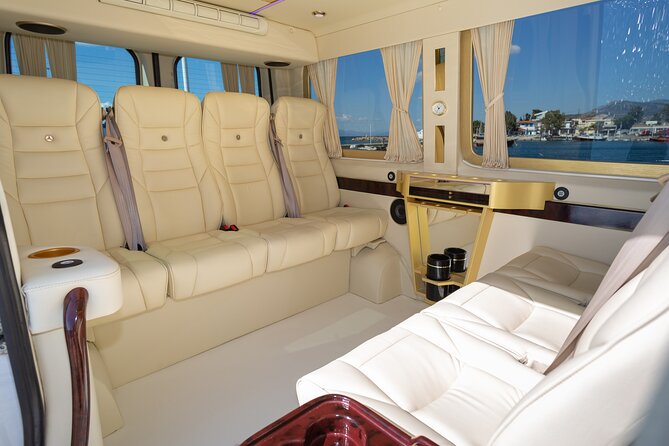 Romantic Deluxe Lunch or Dinner in Oia With VIP Private Transportation - VIP Private Transportation Details for Your Oia Experience