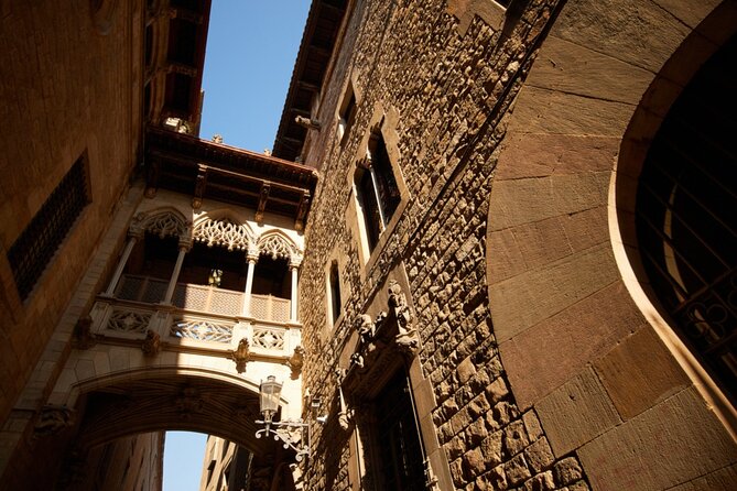 Romantic Outdoor Escape Game in Barcelona, Gothic District - Overview and Availability