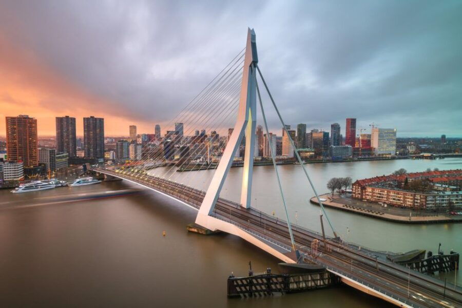 Rotterdam: Private Exclusive History Tour With Local Expert - Full Description of the Historical Tour