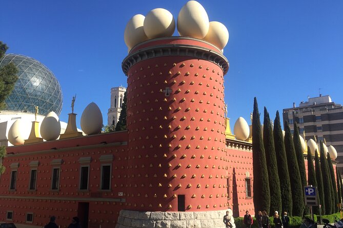 Round-Trip Transfer: Dalí Museum in Figueres & Púbol With Optional Wine Tasting - Good To Know