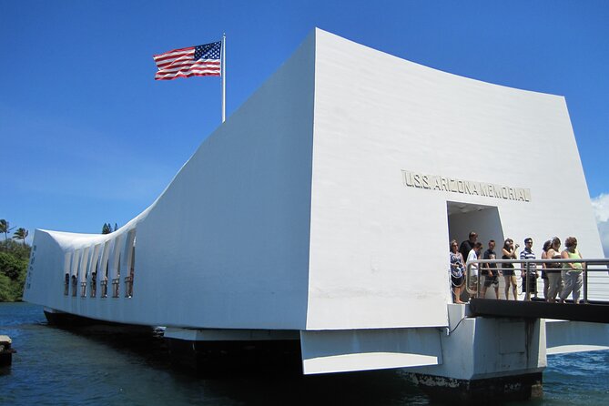 Roundtrip Shuttle From Waikiki-Pearl Harbor National Memorial