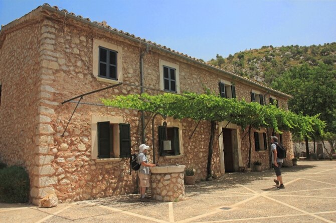 Sa Travessa, the Grand Route in Four Days (Gr221) - Accommodation and Meals