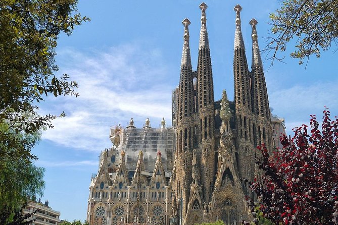 Sagrada Familia Tour With Skip the Line Access - Pricing and Booking