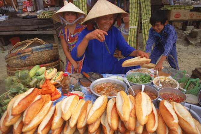 Saigon Evening Street Food Tour With a Real Foodie - Sample Menu of Popular Vietnamese Dishes