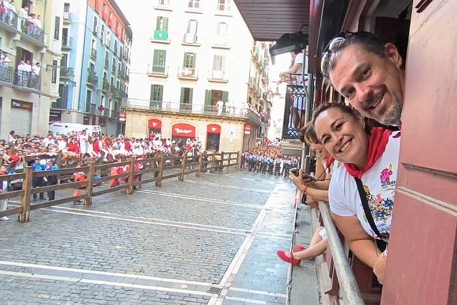 San Fermín Con Balcón Y Desayuno Buffet En La Curva De La Estafeta.