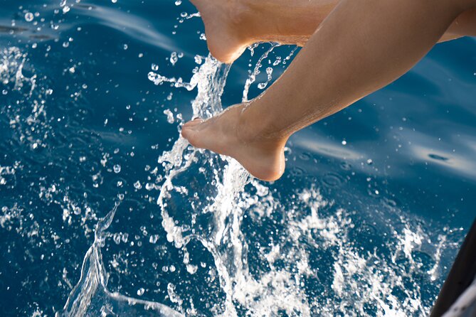 Santorini License-Free Boat Rental: Be a Captain for a Day