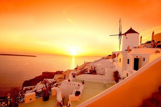 Santorini Private Scenic Half-Day Tour With a Guide