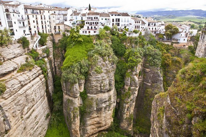 Seville Private Transfer to Granada With a Visit to Ronda - Overview and Service Details