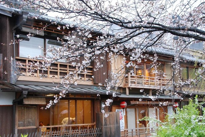 Shared Arrival Transfer: Osaka Itami Airport to Kyoto City