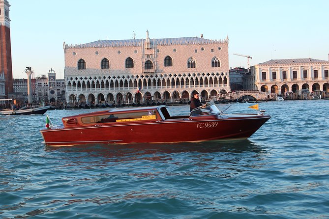 Shared Departure Transfer: Venice Hotels to Venice Train or Bus Station