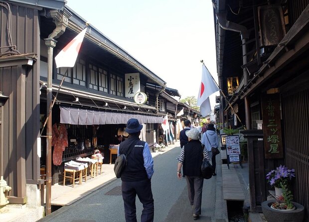 Shirakawago and Takayama Licensed Guide and Vehicle From Kanazawa