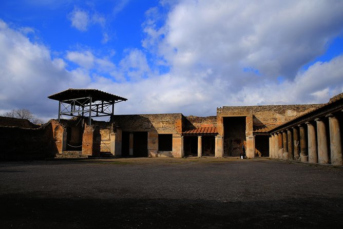 Skip-the-line Small Group Guided Walking Tour of Ancient Pompeii Highlights