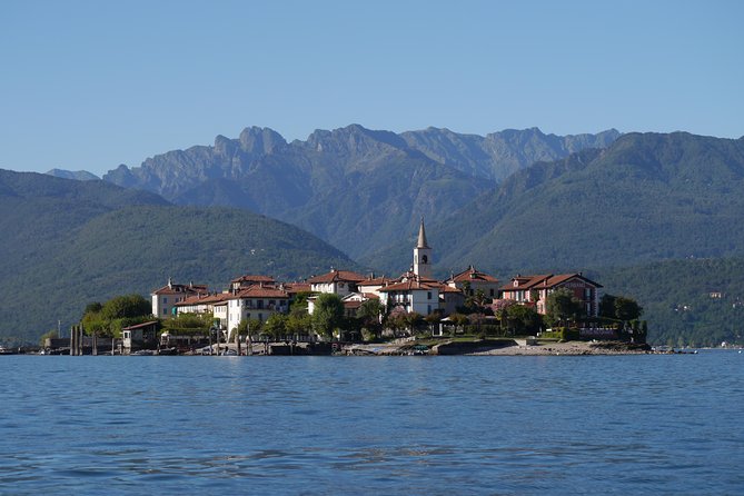 Slow Boat Tour for Small Groups With Appetizer on Lake Maggiore