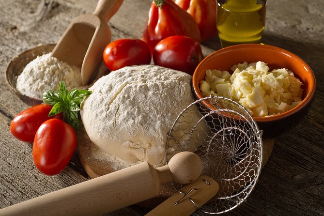 Small-Group Original Neapolitan Pizza Class in Sorrento
