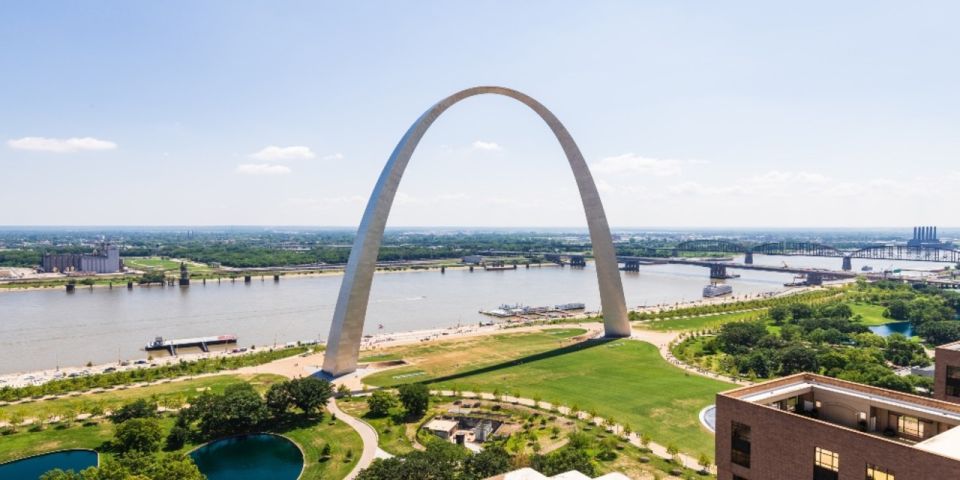 St. Louis: Guided Small Group City Tour With River Cruise - Good To Know