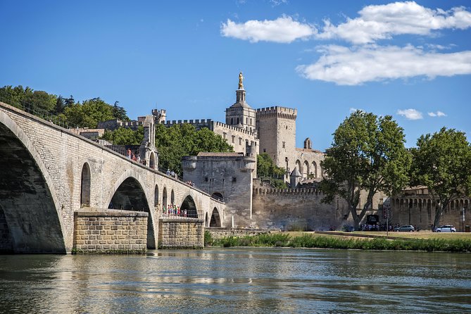 Stay Safe and Secure: Hassle-Free Transfer From Avignon to Marseille Center