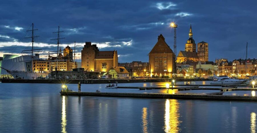 Stralsund: Old Town Evening Tour With a Night Watchman - Good To Know