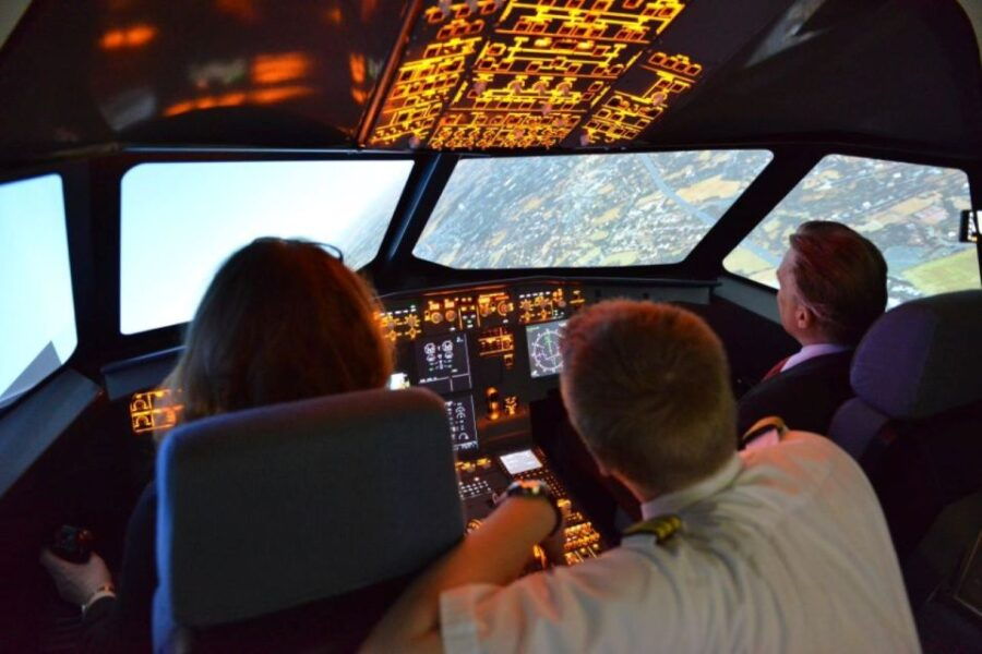 Stuttgart: 1-Hour Airbus A320 Flight Simulator Private Tour - Good To Know