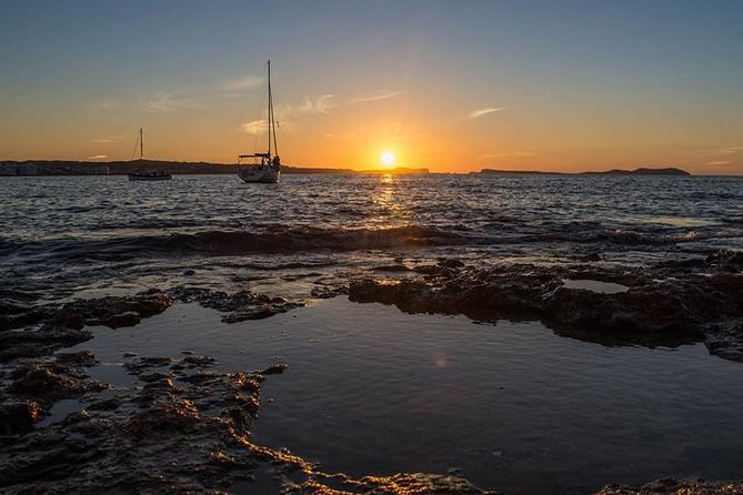 Sunset Catamaran Expedition in Front of Cafe Mambo - Tour Details