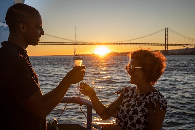 Sunset Cruise in Lisbon With Live DJ and 1 Drink - Sunset Cruise Experience