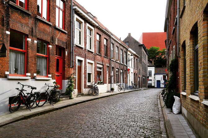 Surprise Walk of Bruges With a Local
