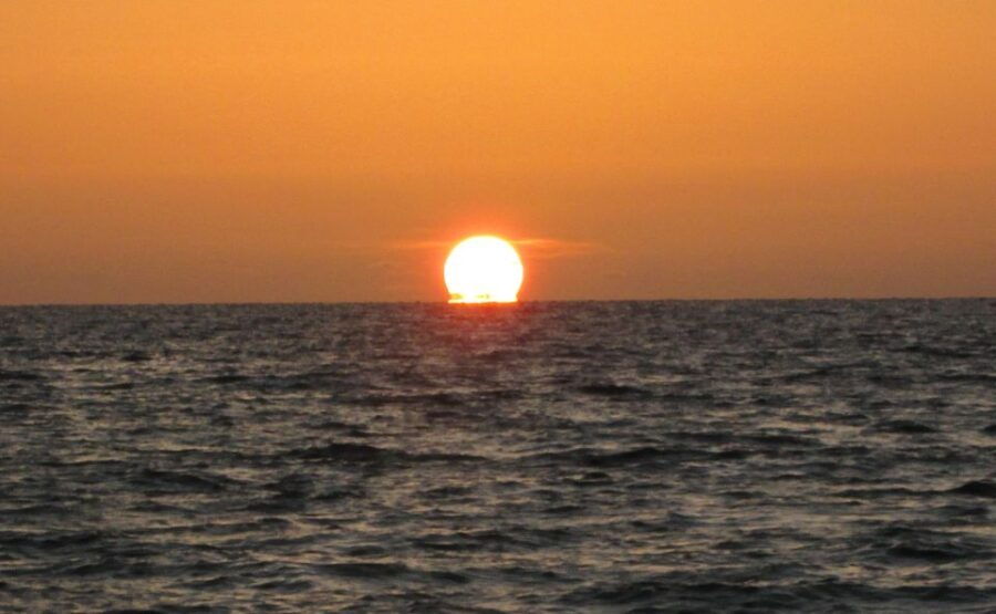 Tampa Bay: Private Sunset Cruise With Champaign or Wine