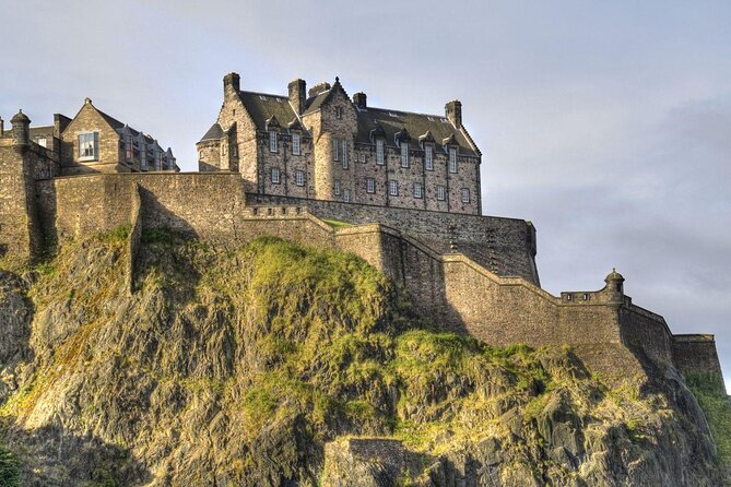 The Best of Edinburgh: Private Walking Tour With Edinburgh Castle