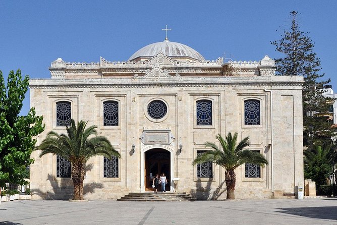 The Eraklion Walking and Tasting Tour With Archaeological Museum