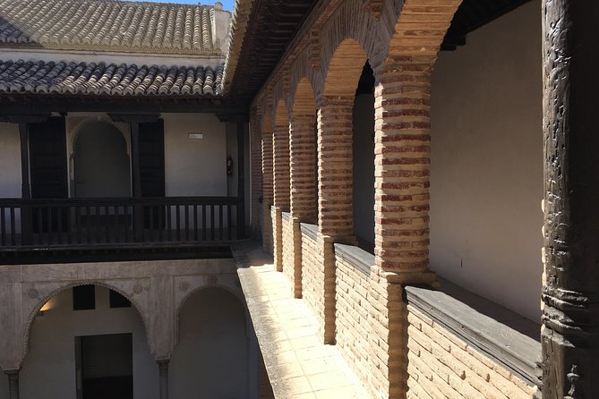The Golden Fold: the Nobility Next to the Alhambra