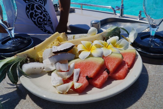 Toa Boat Bora Bora Private Lagoon Tour With Lunch on Entertainer Bar Boat - Good To Know