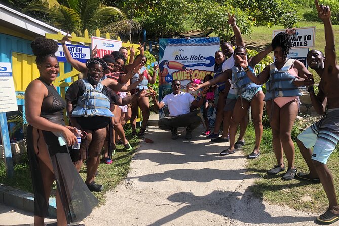 Tour From Montego Bay to Martha Brae River Rafting & Blue Hole/Secret Falls