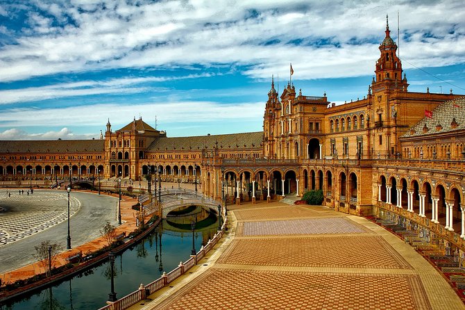 Touristic Highlights of Seville on a Private Full Day Tour With a Local